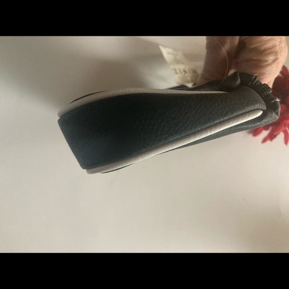 Black initial wristlet - Picture 5 of 10